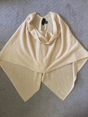 Claudia Nichole cream 100% cashmere poncho/topper.